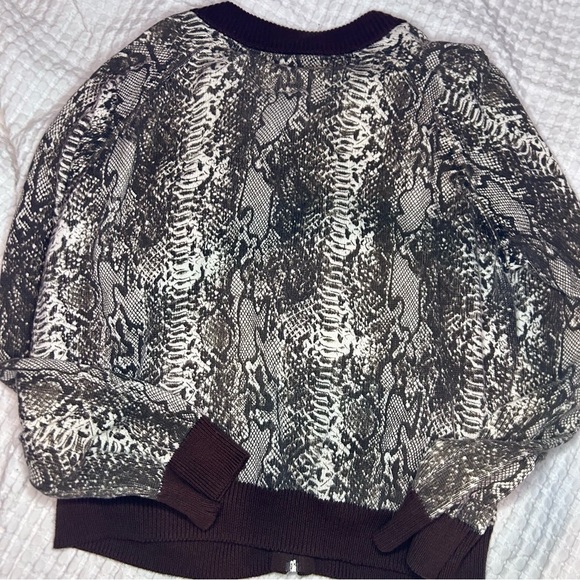 Ashley Stewart Snakeskin Print Bomber Sweater Jacket Brown Zip Front Size 18/20 - Picture 3 of 9